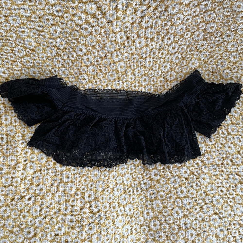 Black Victoria’s Secret Off-the-Shoulder Bralette